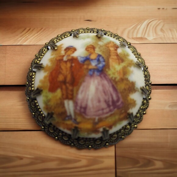 Mid Century Courting Couple Brooch Pin 1.75" - Picture 1 of 6